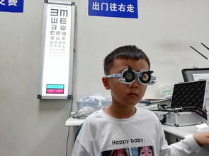 眼鏡店驗(yàn)光配鏡便捷背后，華西專家警示青少年近視加重風(fēng)險(xiǎn)